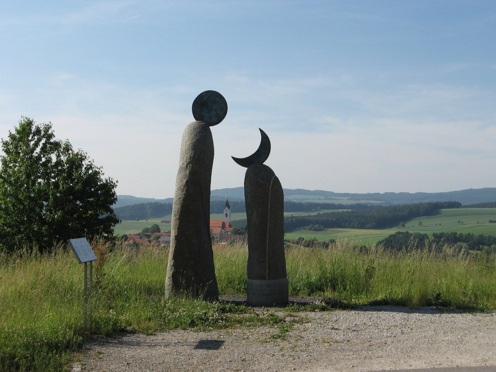 Skulpturen auf dem Kunstwanderweg Eschlkam