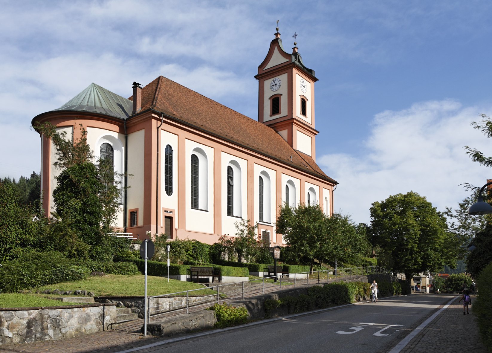 Außenansicht der Pfarrkirche St. Bartholomäus in Oberwolfach