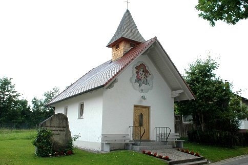 Blick auf die Dorfkapelle in Kasberg in der Gemeinde Rinchnach