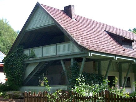 Blick auf das Jugendhaus Kugelbach in der Gemeinde Prackenbach