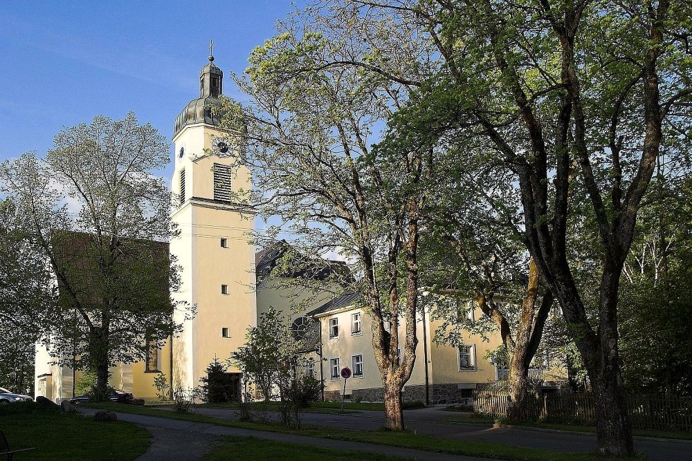 Blick auf die Pfarrkirche in Spiegelau am Nationalpark Bayerischer Wald
