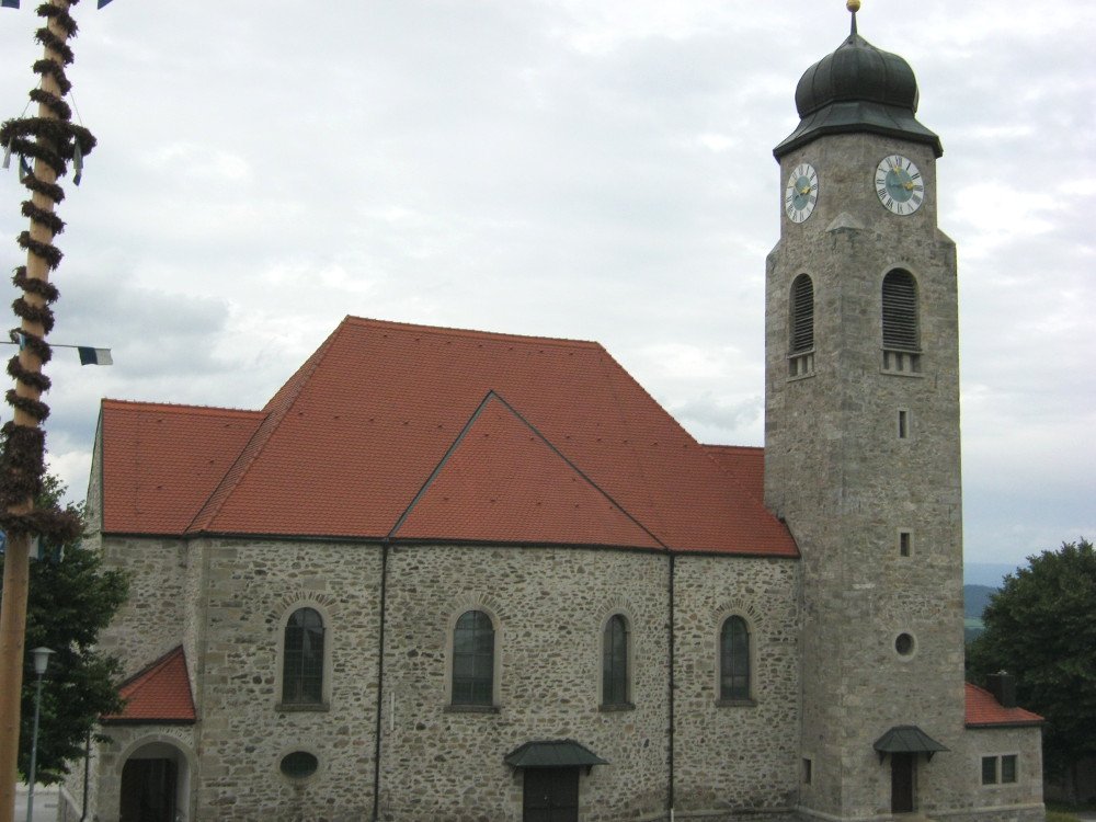 Blick auf die Pfarrkirche MARIÄ HEIMSUCHUNG in Untermitterdorf