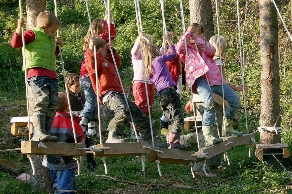 Kinderspaß im Arbenteuerspielplatz Koboldswelten in Schönberg am Teufelsfelsen