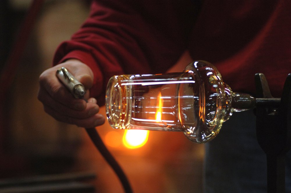 Herstellung von hochwertigen Gläsern in der Kristallglasmanufaktur Theresienthal