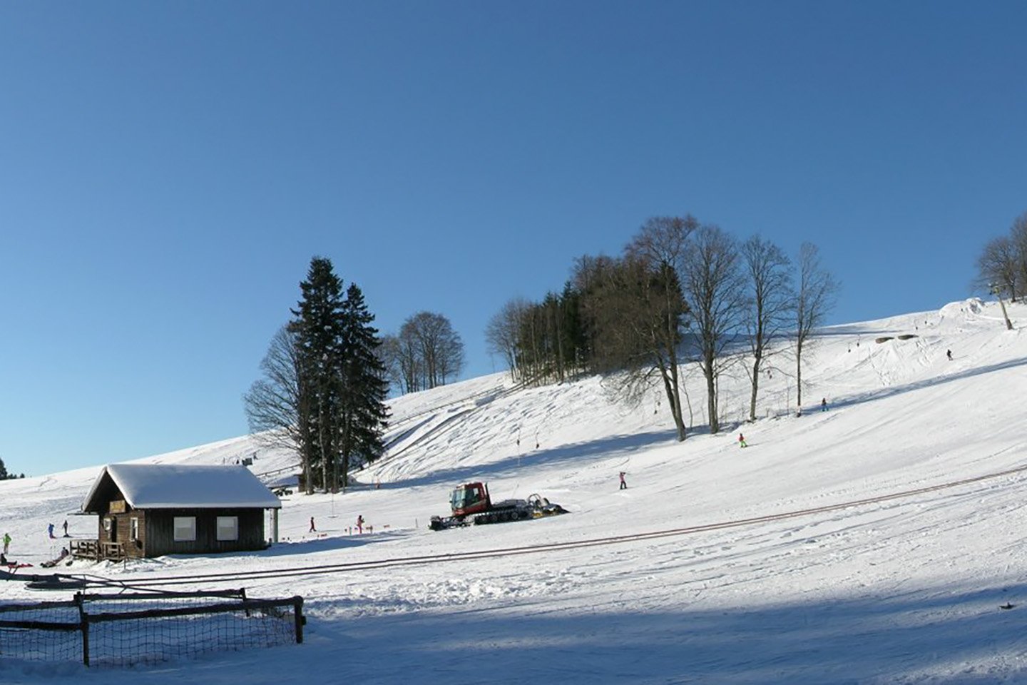 Verschneiter Skihang bei Breitnau