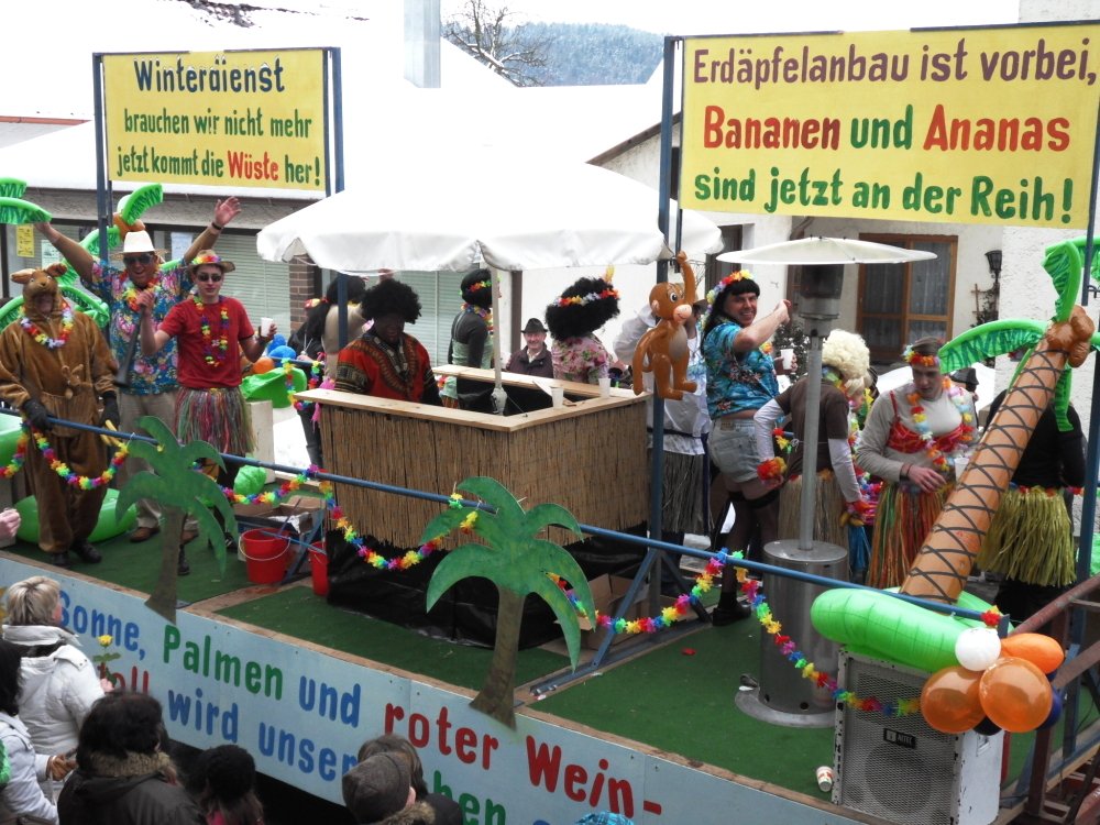 Lustige themenorientierte Gaudiwägen beim Blaibacher Faschingszug