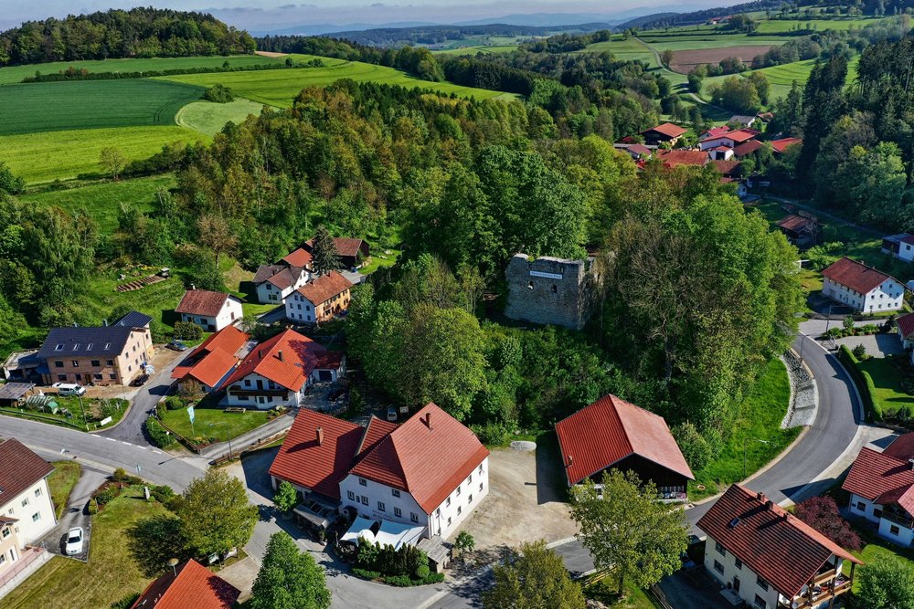 Die Burgruine Neuhaus in der Gemeinde Schorndorf
