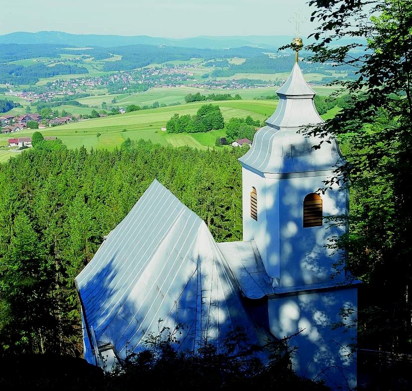 Blick vom Frauenbrünnl auf den Klosterort Richnach im ArberLand Bayerischer Wald