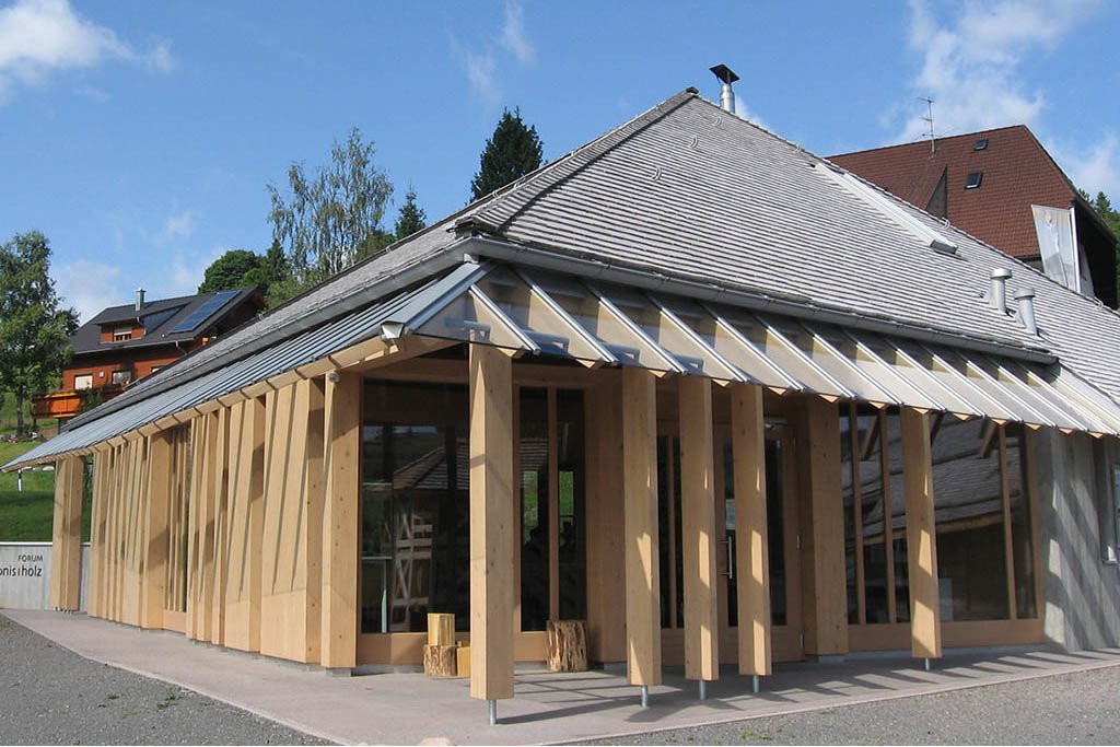 Bernau: Moderne Holzarchitektur im Schwarzwald - das Ausstellungsgebäude Forum erlebnis:holz 