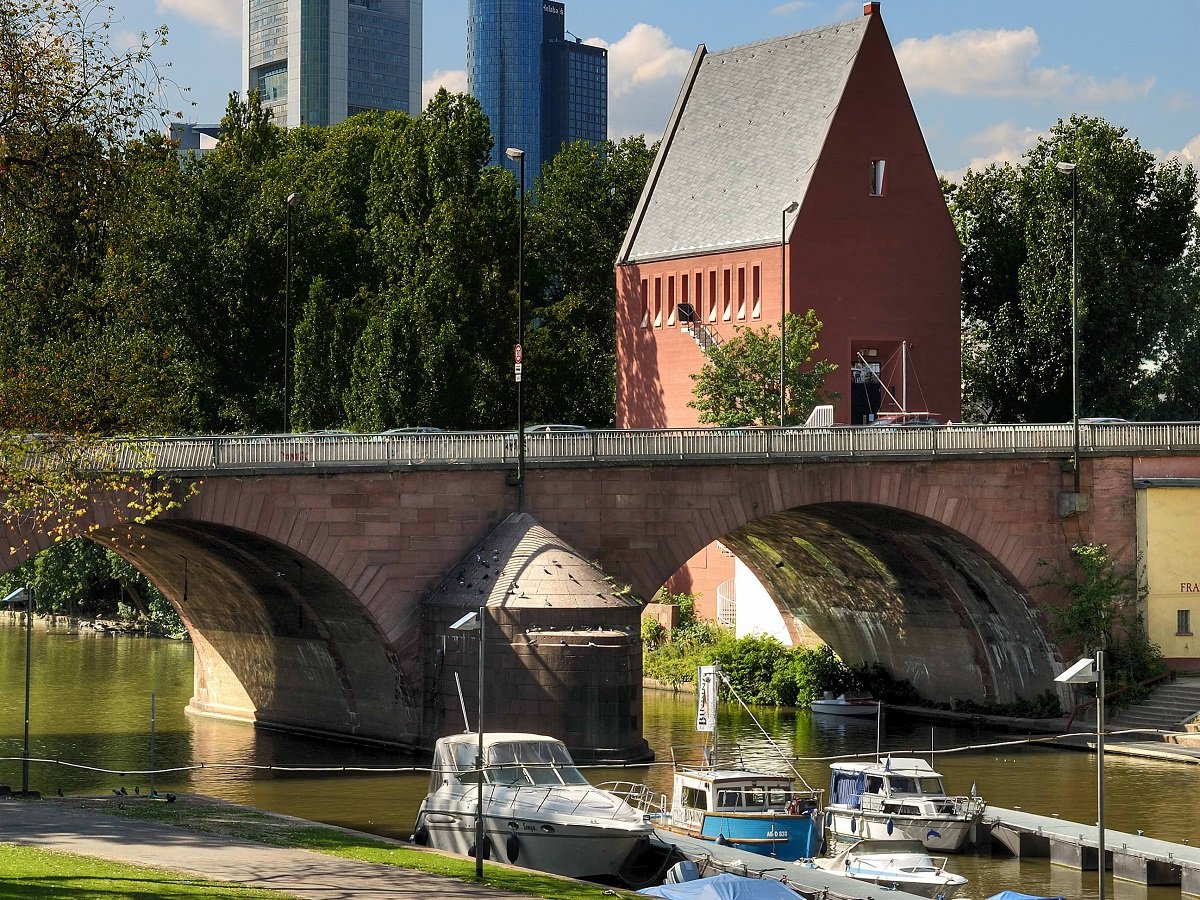 Portikus and Alte Brücke (Old Bridge) Frankfurt