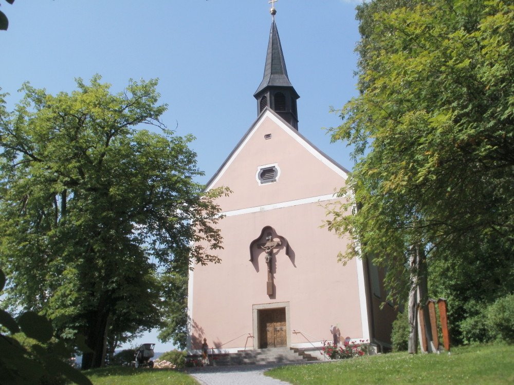 Blick auf die Bergkirche MARIA NAMEN in der Glasstadt Zwiesel