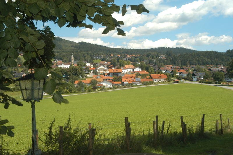 Böbrach ist ein Erholungsort in der Arberregion, nur 6 km vom Urlaubsort Bodenmais entfernt. Verbringen Sie Sportlich-Aktive Urlaubstage in Deutschlands größtem Waldgebiet.