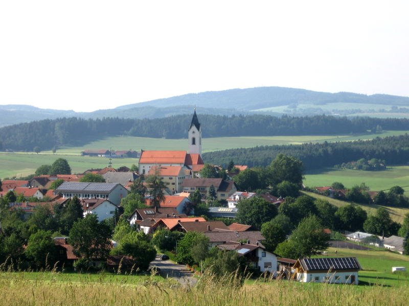 Die malerisch reizvoll gelegene Ortschaft Eschlkam gilt als die älteste geschichtlich bekannte Dorfsiedlung im Grenzwald zwischen Bayern und Böhmen.