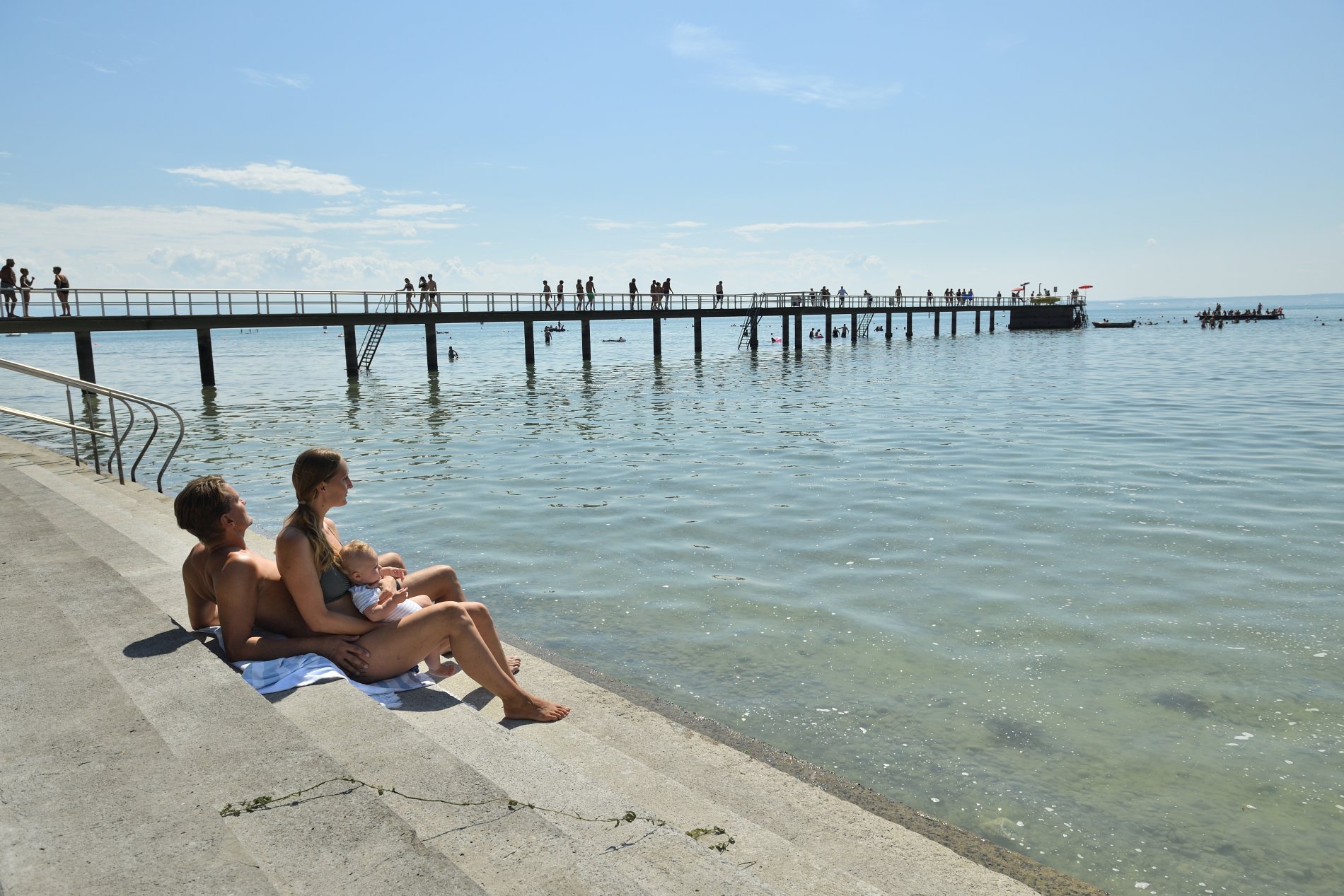 Badeufer und Badesteg im Strandbad Friedrichshafen
