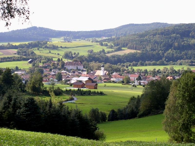 Abseits des organisierten Touristenrummels, im Regen- und Perlbachtal, ist Miltach der Inbegriff des ruhigen, erholsamen Urlaubs.