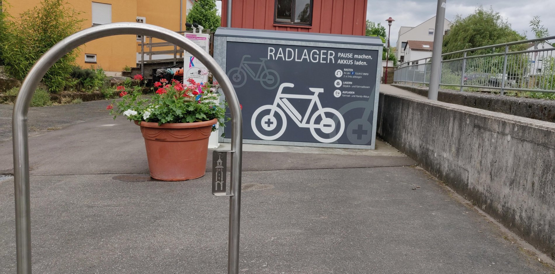E-Bike Ladestation mit RadService-PUNKT Neuenstadt am Kocher - direkt am Kocher-Jagst-Radweg