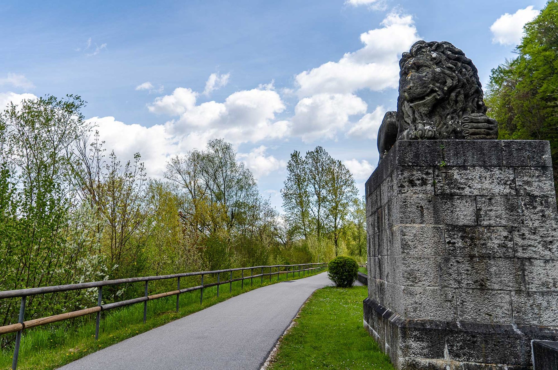 Löwendenkmal Donauradweg