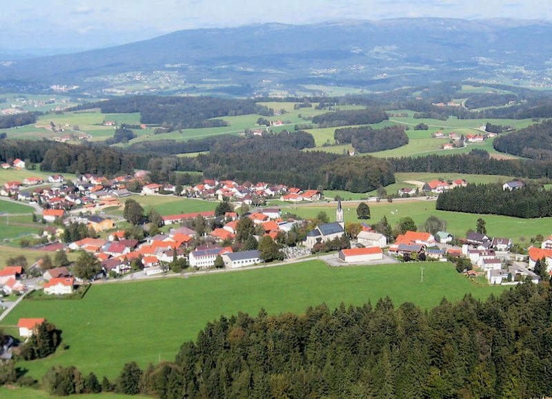 Unweit des Dreisesselberges, östlich der Dreiflüssestadt Passau liegt im südlichen Bayerischen Wald der Ferienort Sonnen.