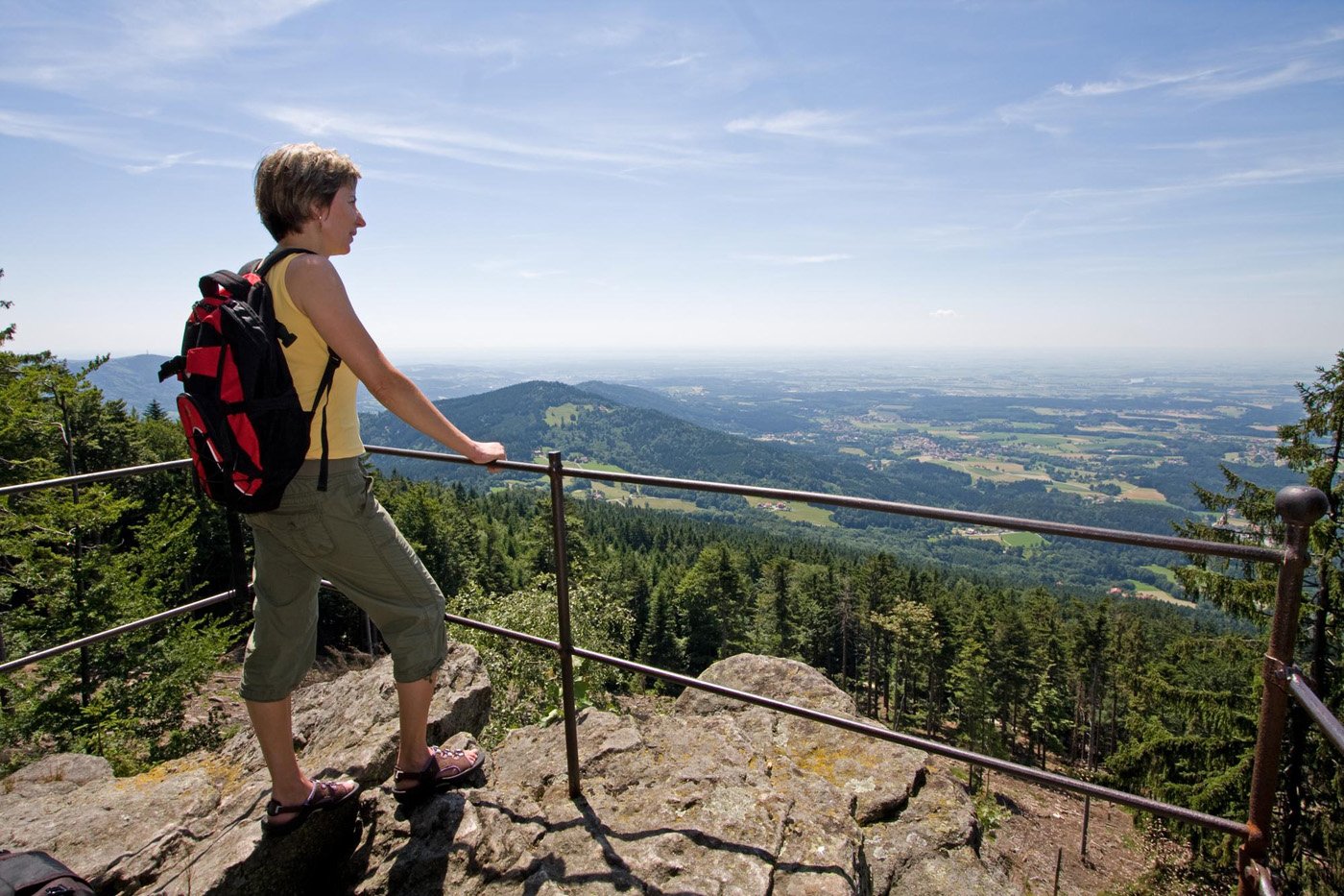 Der Regensburger Stein mit einer felsigen Aussichtskanzel bietet wunderschöne Ausblicke