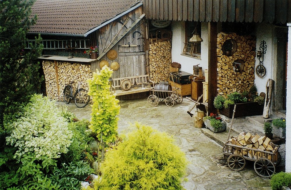 Hof und Garten im Nostalgie-Haus in Viechtach