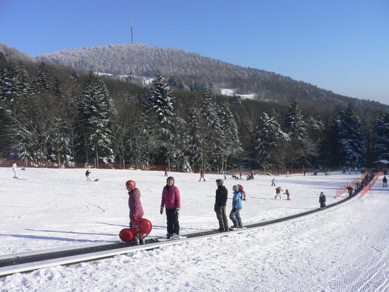 Förderband im Kinderland beim Steinberglift im Skigebiet Sonnenwald
