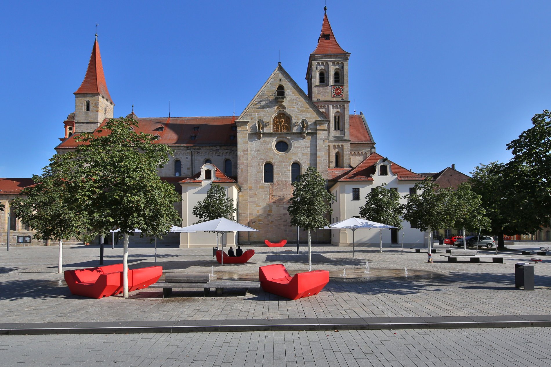 Die Basilika auf dem Marktplatz in Ellwangen