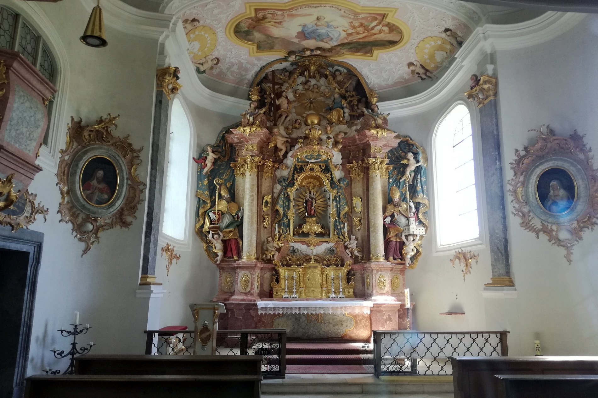 Innenansicht der Frauenbergkapelle beim Kloster Weltenburg
