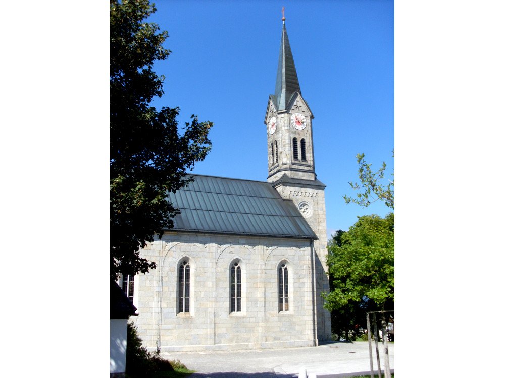 Blick auf die Pfarrkirche "Maria Himmelfahrt"