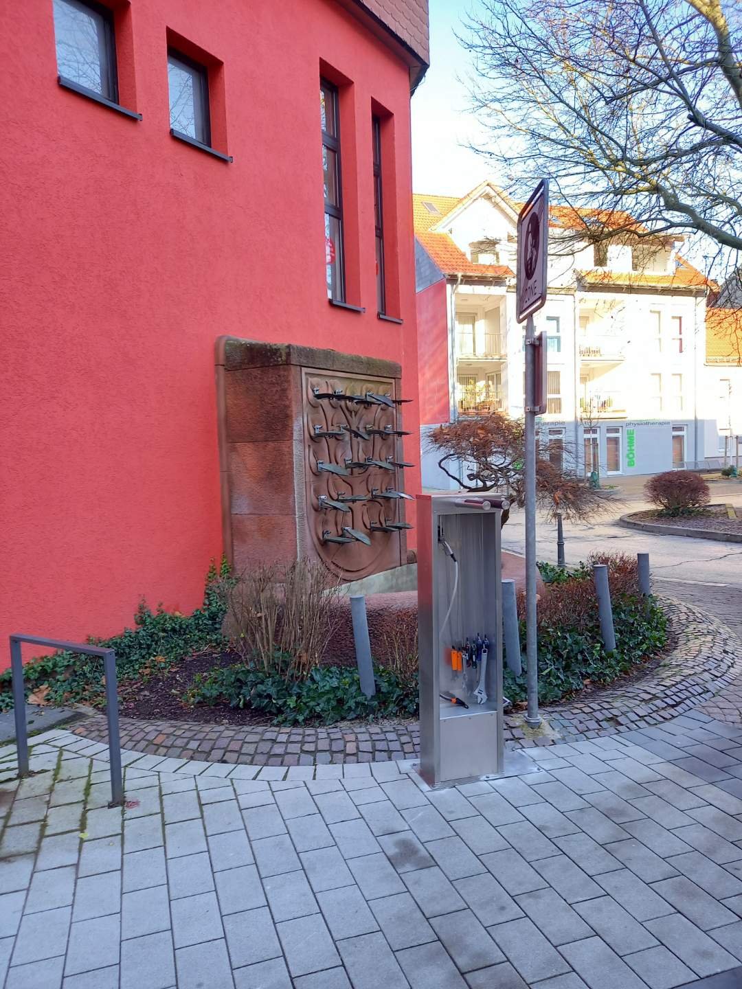 Fahrradreparaturstation am La-Baule-Platz in der Nähe des Historischen Marktplatzes Homburg