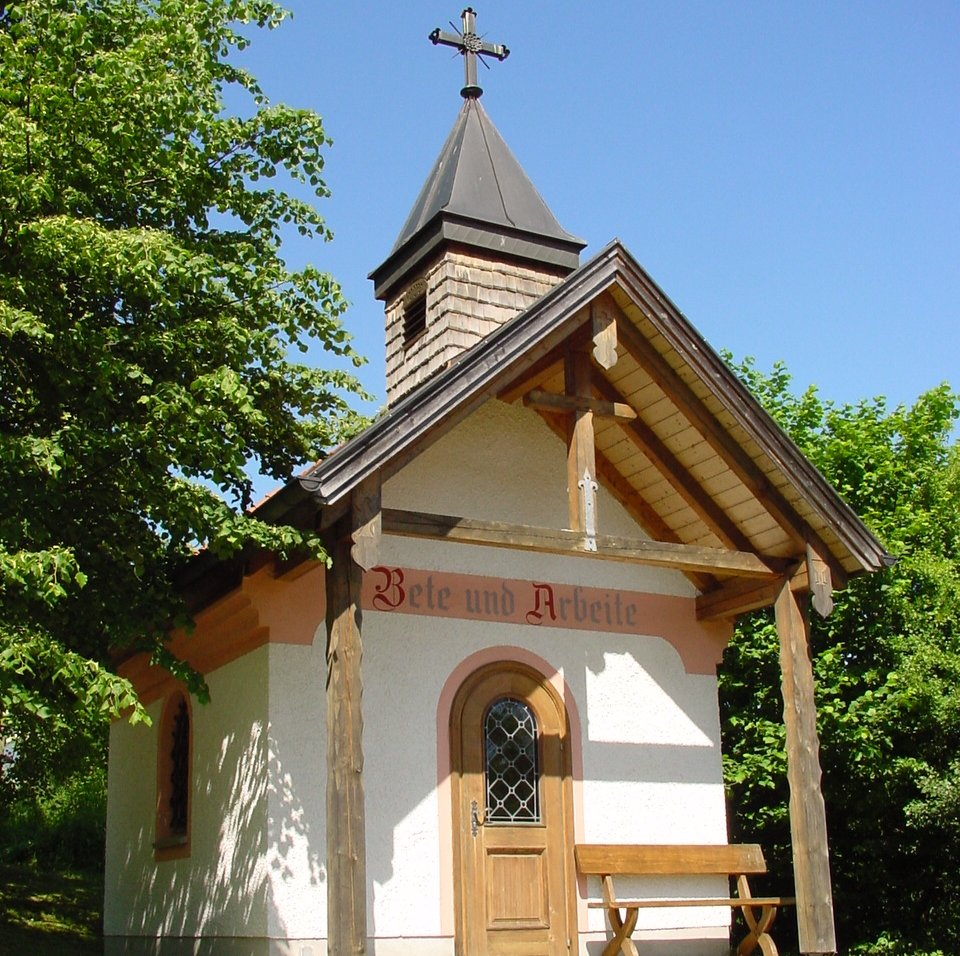 Blick auf die Dorfkapelle in Schwarzenbach bei Lohberg am Großen Arber