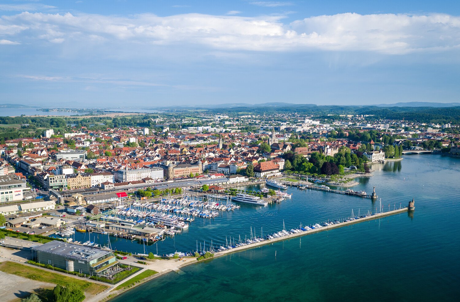 Luftansicht des Konstanzer Hafens