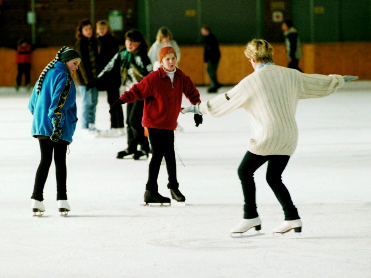 Eiskunstlauf-Training in der Karoli-Eissporthalle in Waldkirchen im Bayerischen Wald