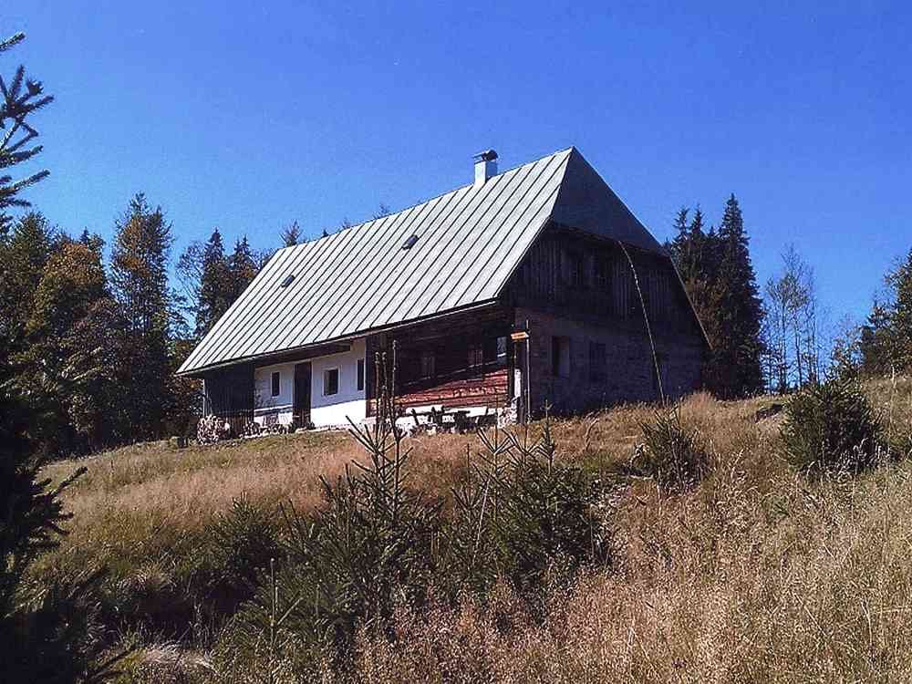 Blick auf das Schachtenhaus zwischen Falkenstein und Rachel im Nationalpark Bayerischer Wald