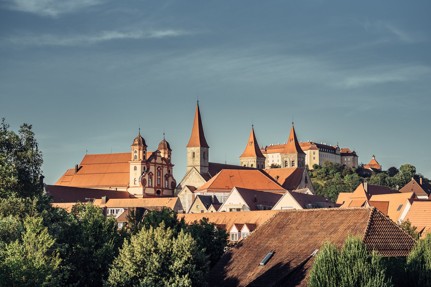 Stadt Ellwangen mit Basilika St. Vitus, evangelischer Stadtkirche und Schloss