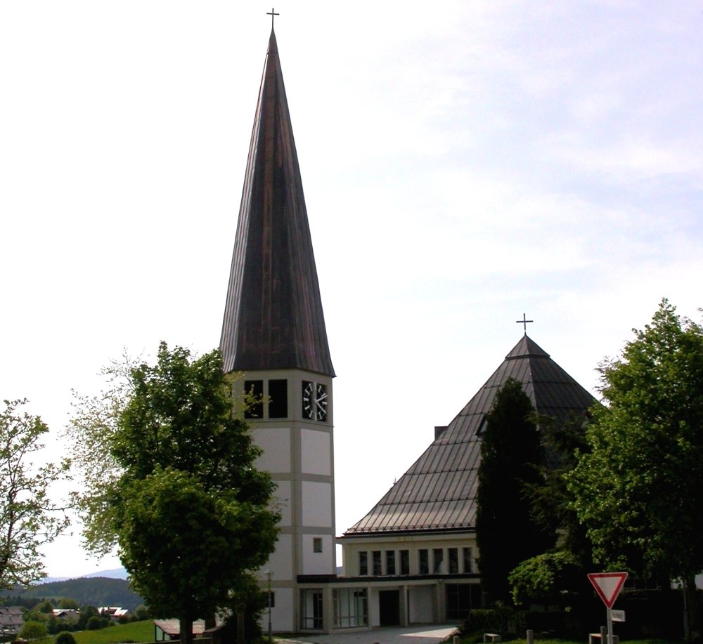 Blick auf die Pfarrkirche in Hinterschmiding im Nationalpark-FerienLand Bayerischer Wald