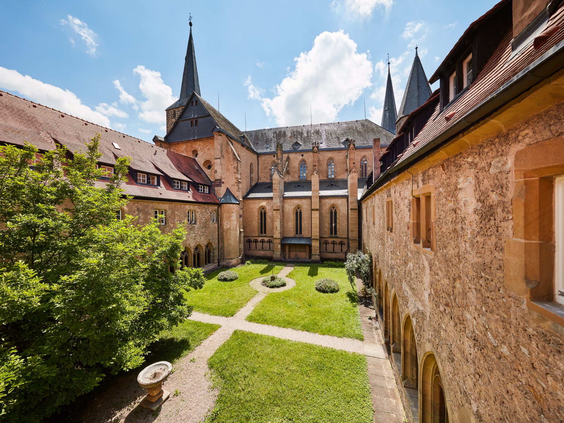 Kloster Bad Wimpfen im Tal | Innenhof mit Kreuzgang | HeilbronnerLand