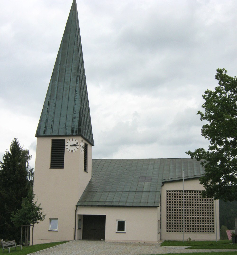 Blick auf die Filialkirche ST. JOSEF in Zell bei Kirchberg i. Wald