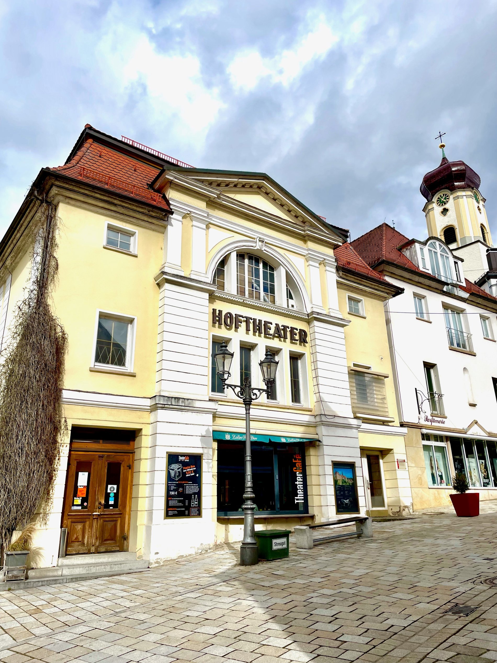 Frontansicht des Gebäudes Hoftheater Sigmaringen