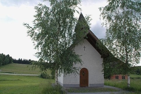 Blick auf die Fuchskapelle in Ellerbach in der Gemeinde Rinchnach