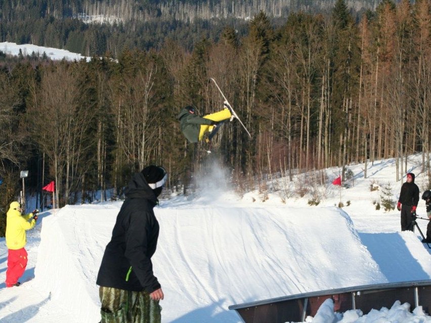 Tolle Sprünge im Funpark am Skilift Reichenberg bei Riedlhütte