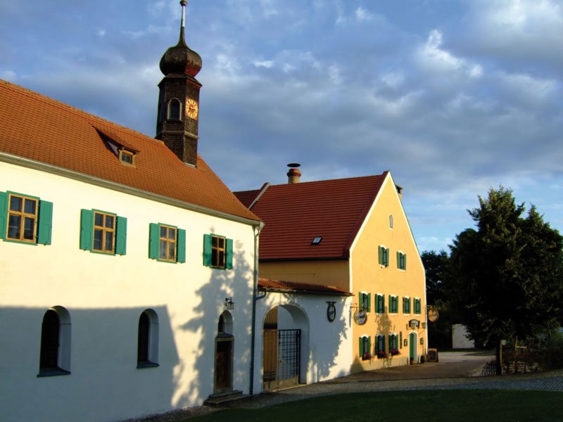 Bayerisches Wirtshaus & Biergarten mit Brauereiausschank in Loifling.