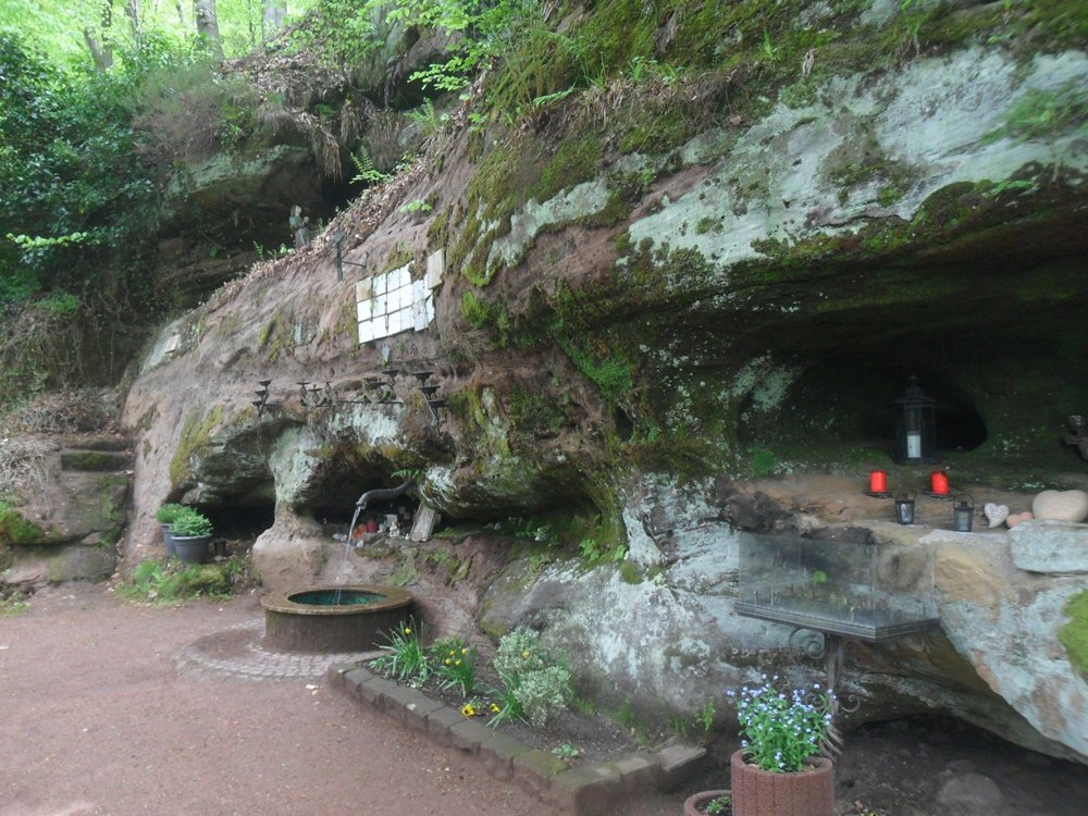 Lourdes-Grotte auf dem Hüttenwanderweg