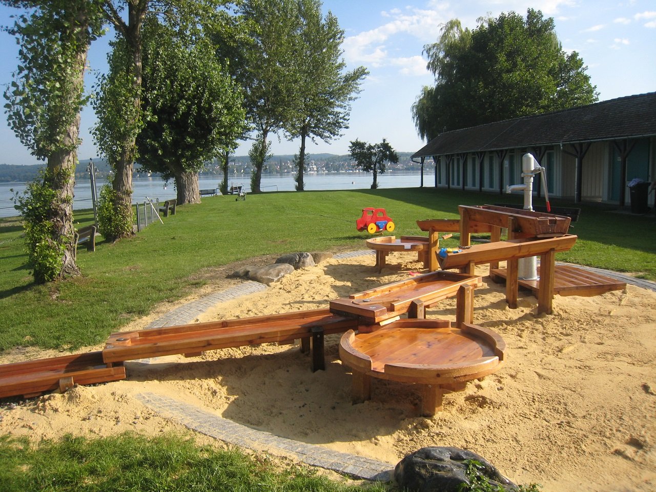 Strandbad mit Spielplatz