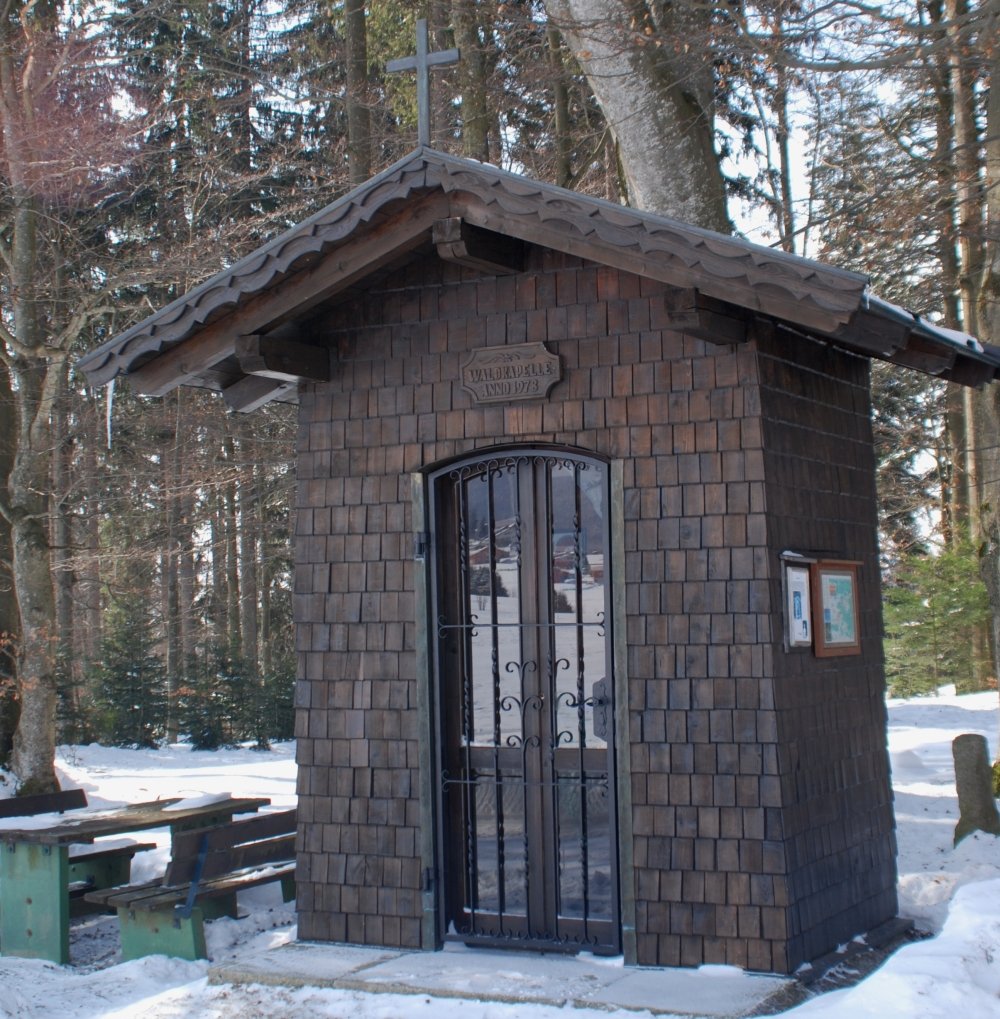 Die Bäckerkreuz-Kapelle in Herzogsreut in der Gemeinde Hinterschmiding