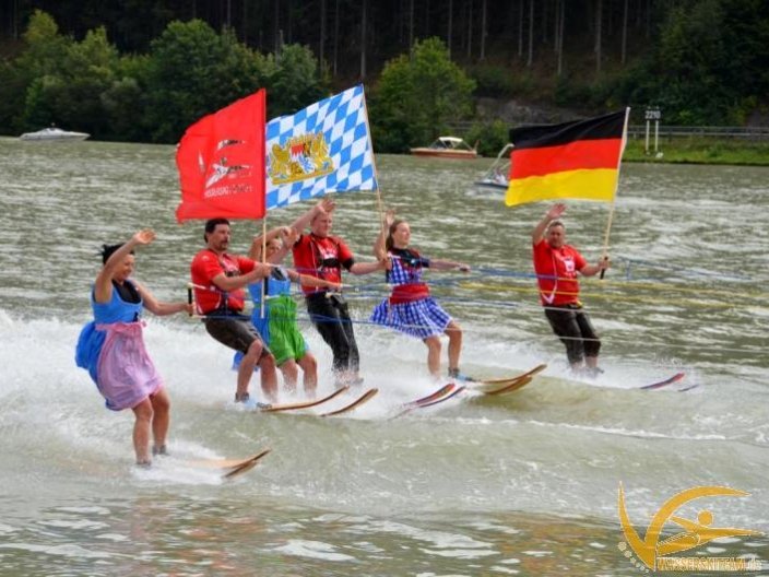 Riesenspaß mit dem Wasserskiteam bei Obernzell an der Donau
