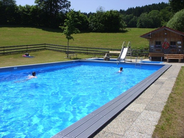 Badevergnügen in ruhiger Lage im Freibad Einweging in der Gemeinde Kollnburg