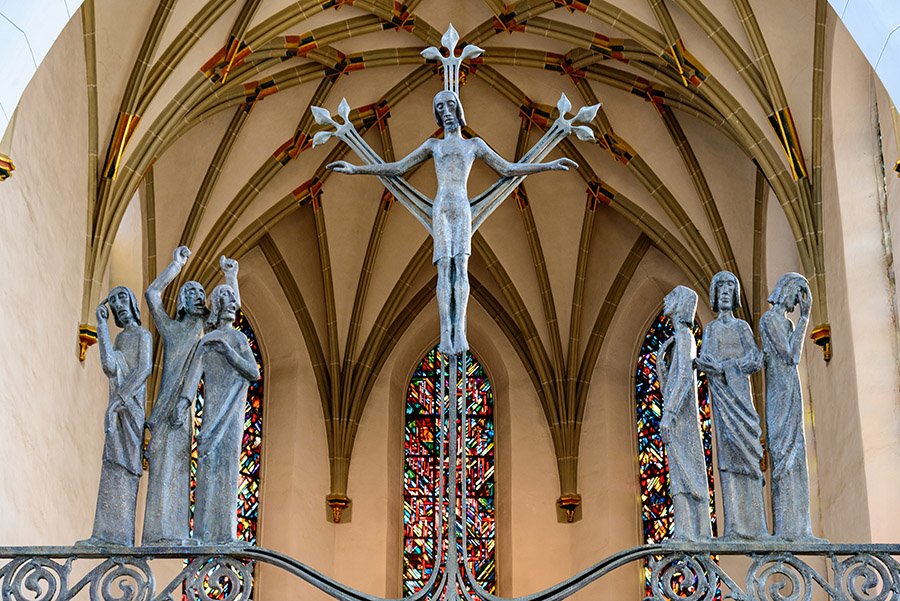 Kreuzigungsgruppe am Choreingang in der Nikolaikirche
