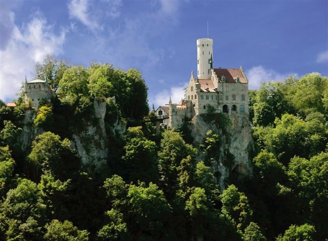 Schloss Lichtenstein im Frühling