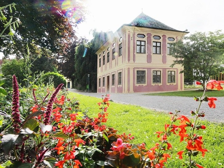 Hofgarten mit Salettl in den Weihenstephaner Gärten in Freising
