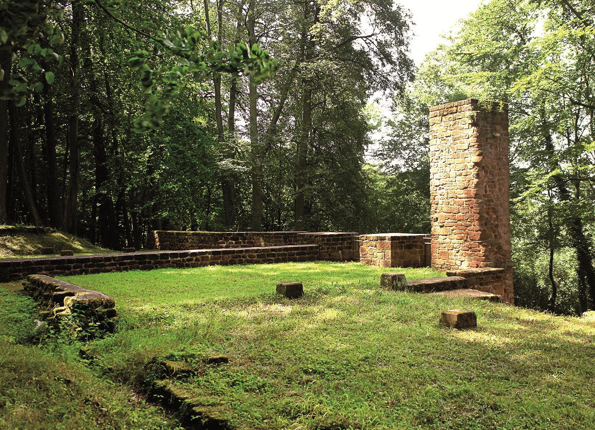 Ruine der Orangerie im WaldPark Schloss Karlsberg